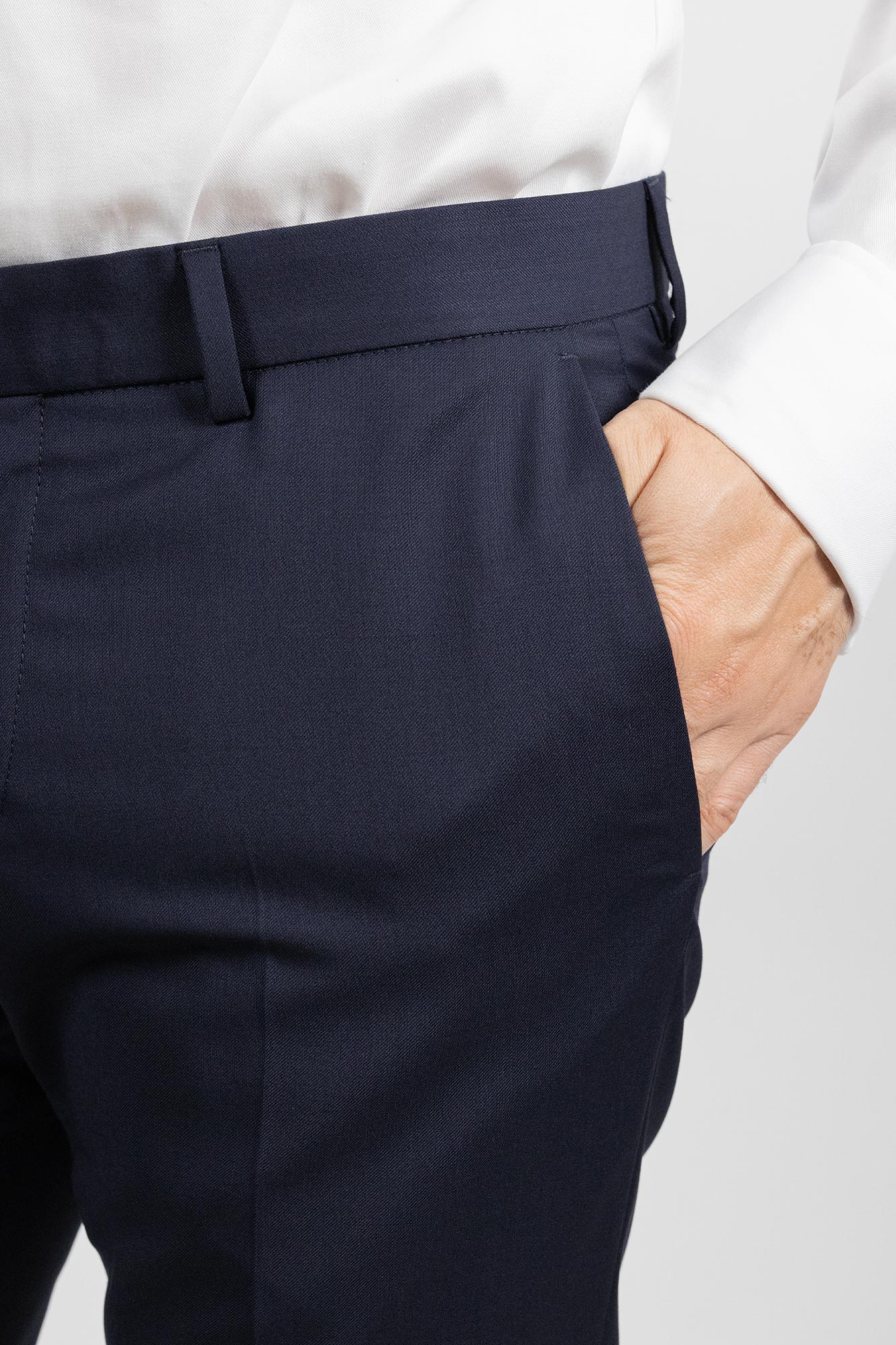 Simone Tyrone.Costum