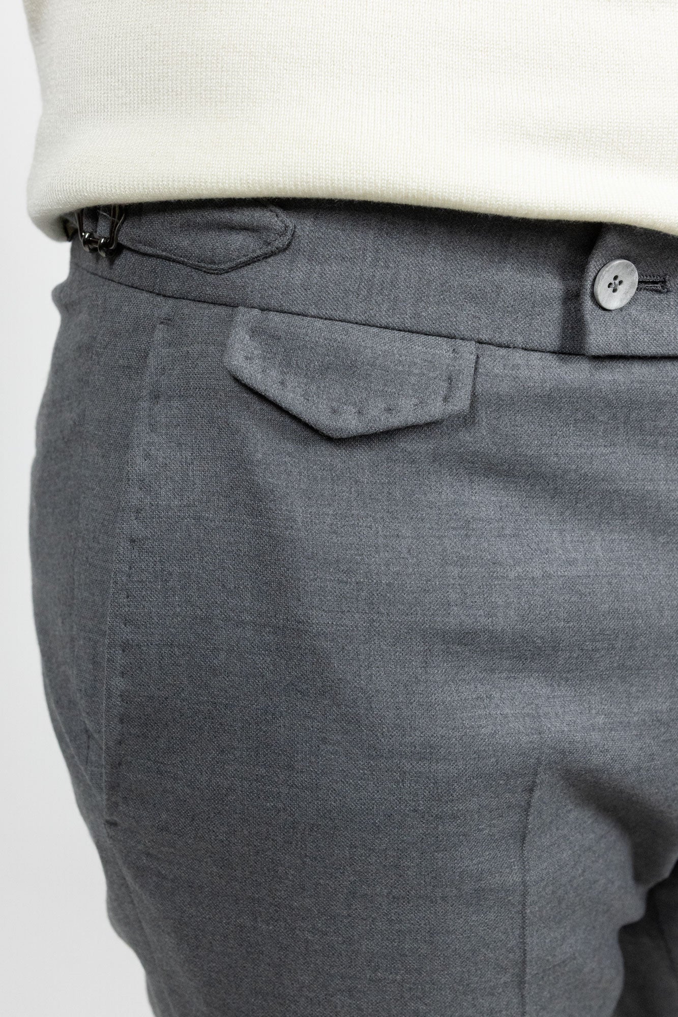 Antonio Grey . Pantalon