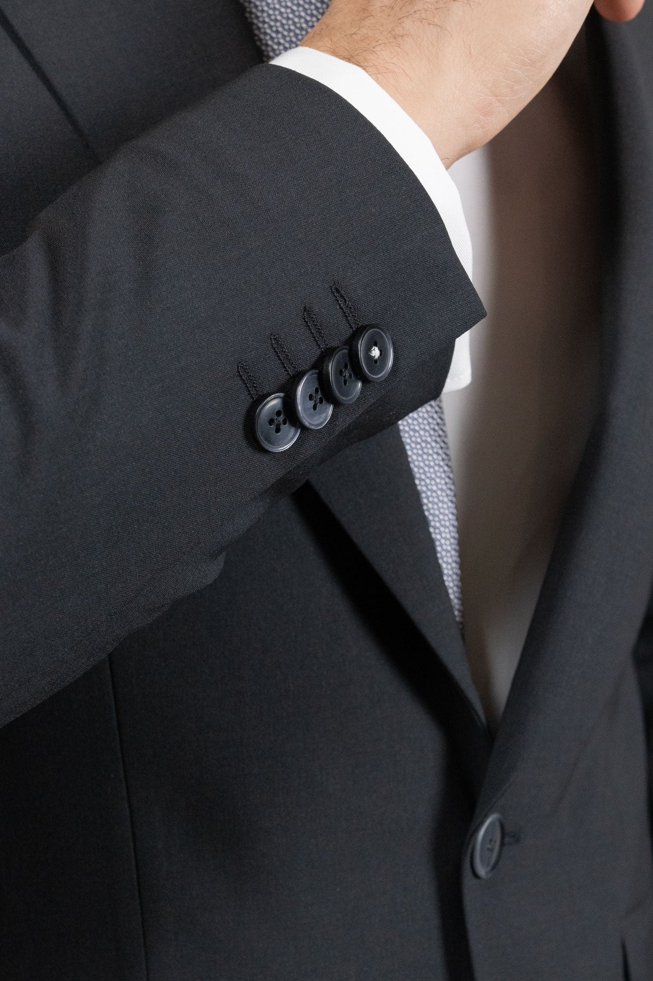 Valentero Anthra . Costum