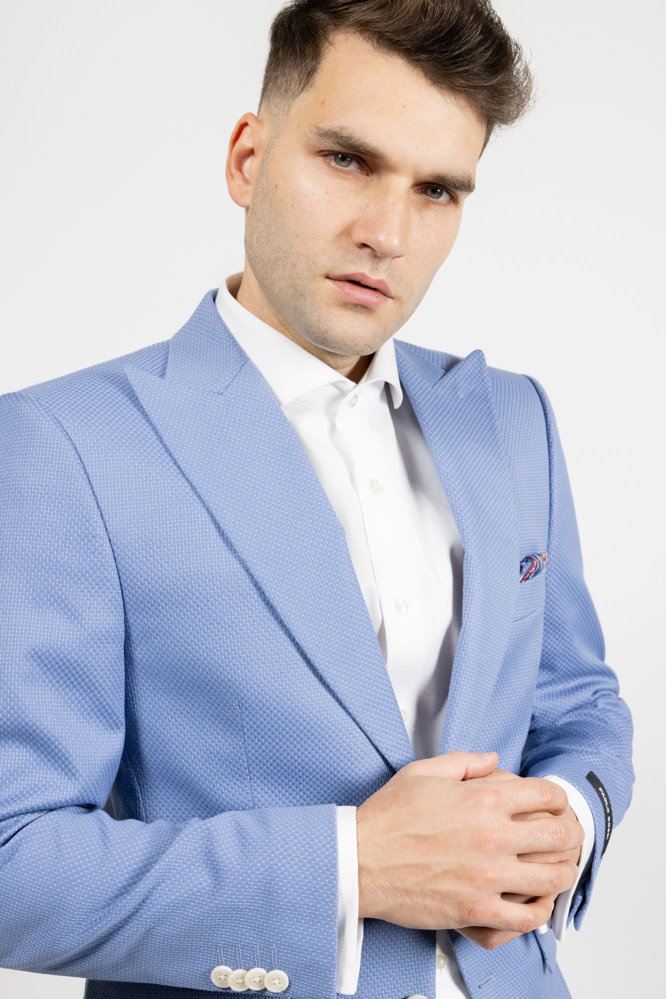 Roger Sinero . Costum